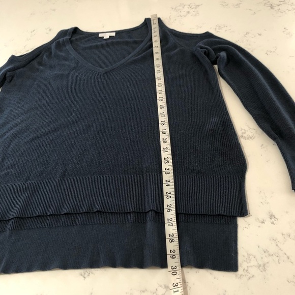 14TH UNION  blue medium cold shoulder blouse - Picture 8 of 11